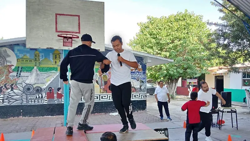 Activación física por el Día Mundial por la Paz en primaria Amado Nervo, Acámbaro4